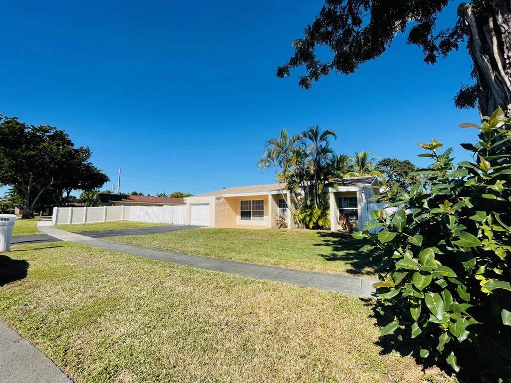 Pembroke Pines, FL 33024,9881 NW 4th St