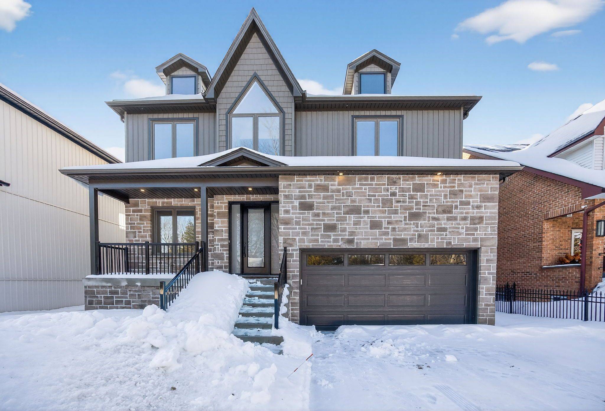 Wasaga Beach, ON L9Z 2B5,86 37th ST N