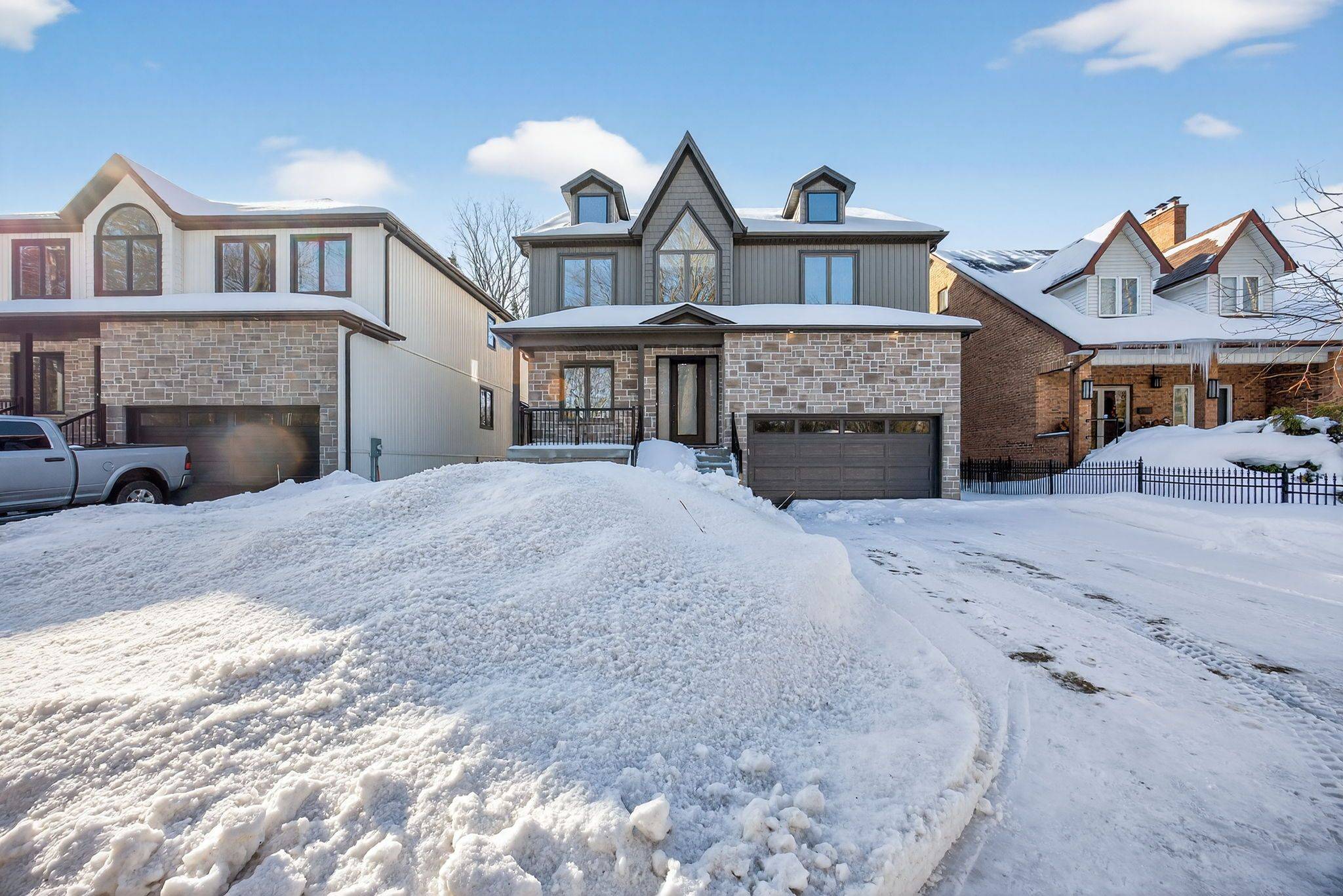 Wasaga Beach, ON L9Z 2B5,86 37th ST N