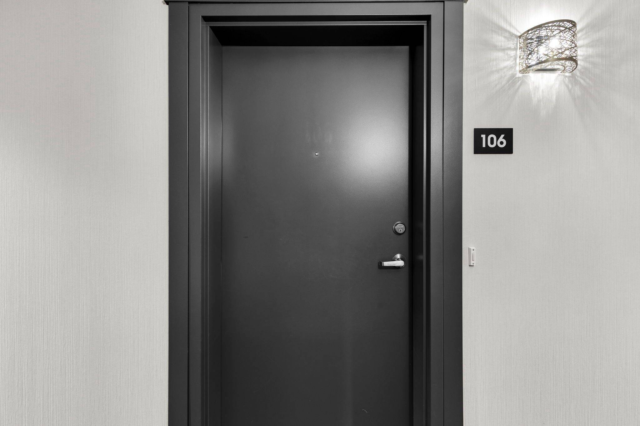 Barrie, ON L4N 5T5,39 Ferndale DR S #106