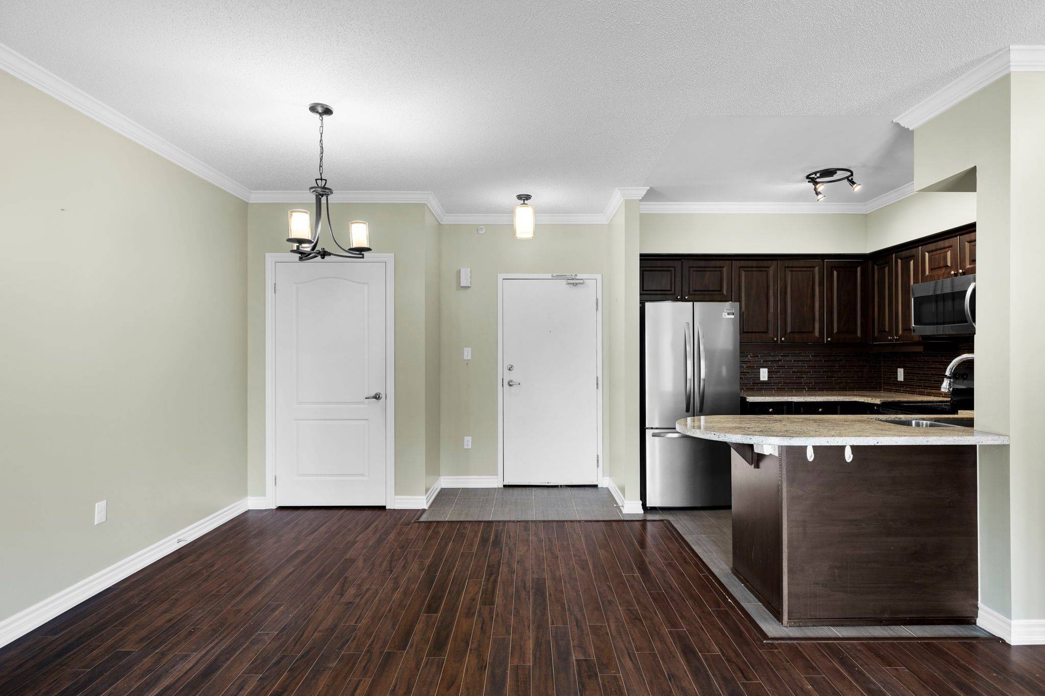 Barrie, ON L4N 5T5,39 Ferndale DR S #106