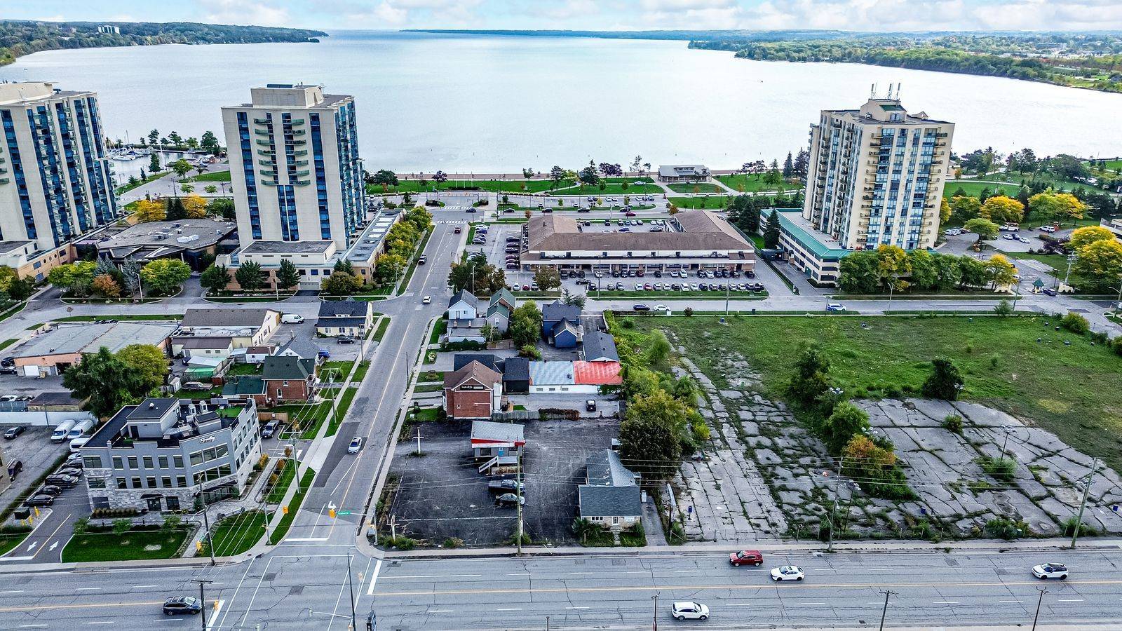 Barrie, ON L4N 3A4,48 Ellen ST #3