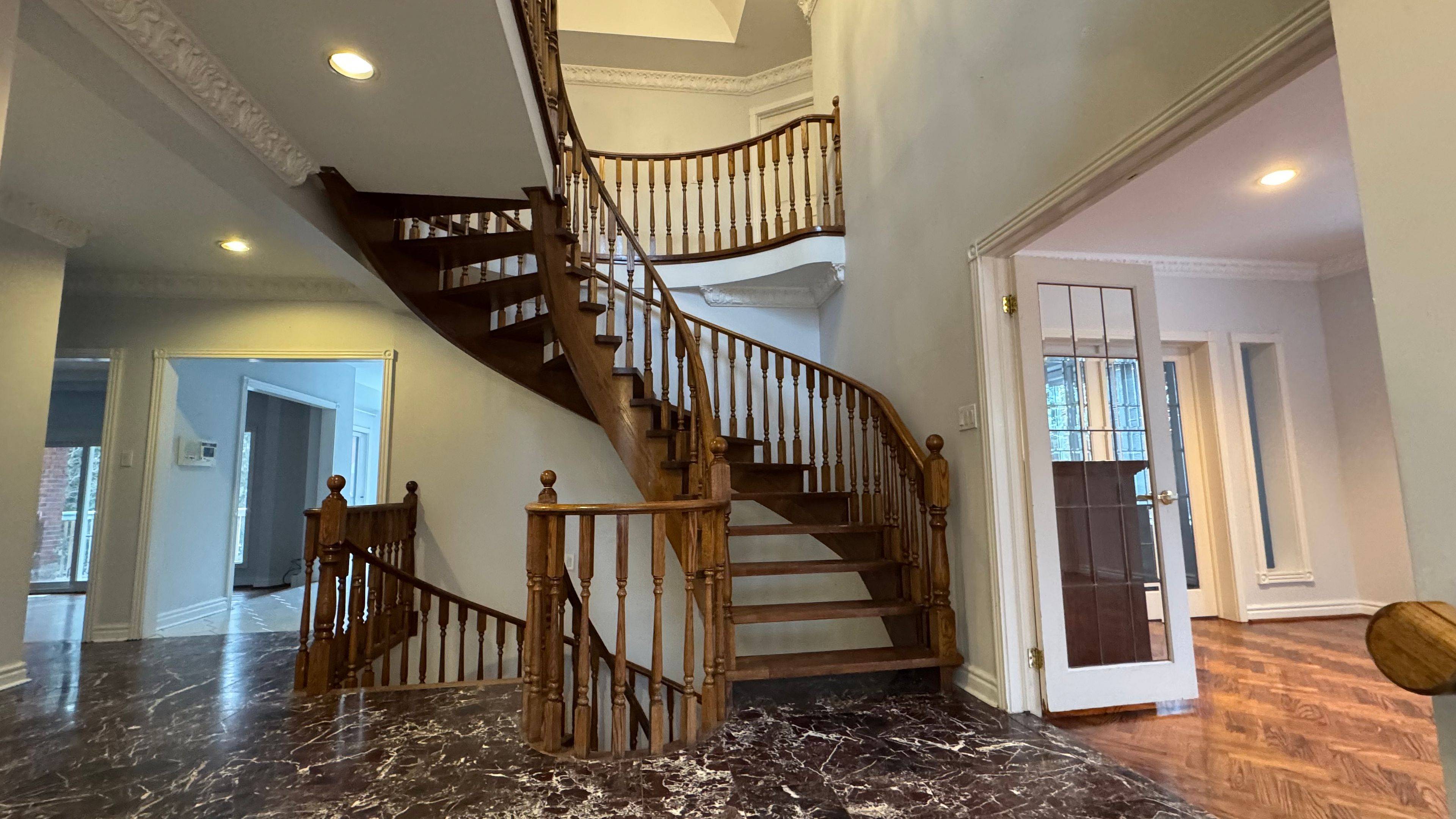 Mississauga, ON L5H 4G9,2501 Mississauga RD #Upper