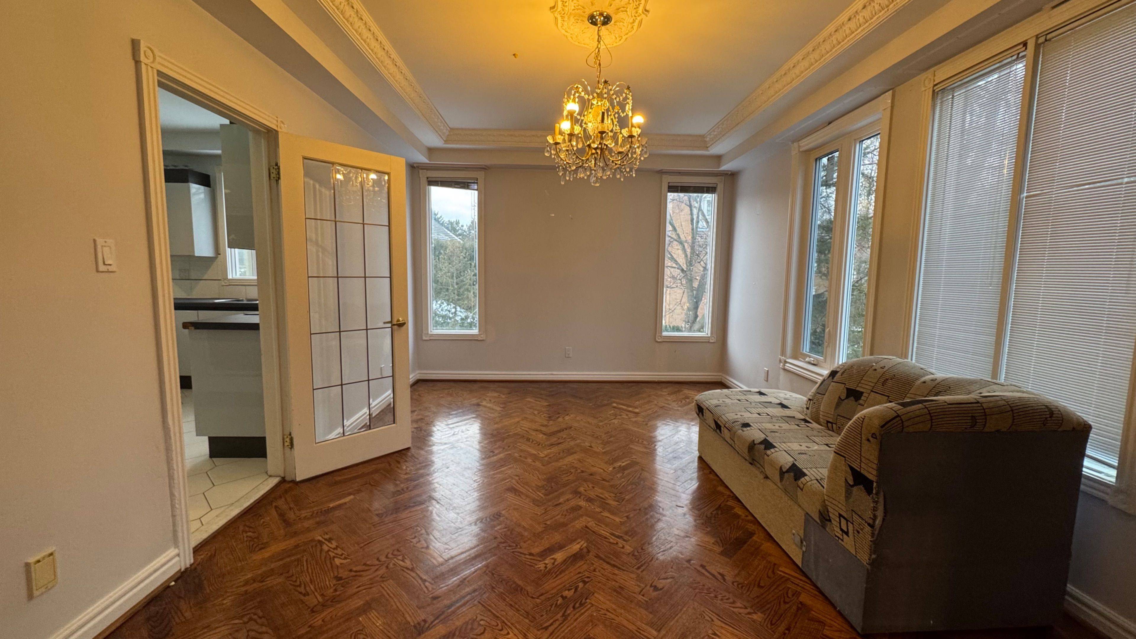 Mississauga, ON L5H 4G9,2501 Mississauga RD #Upper