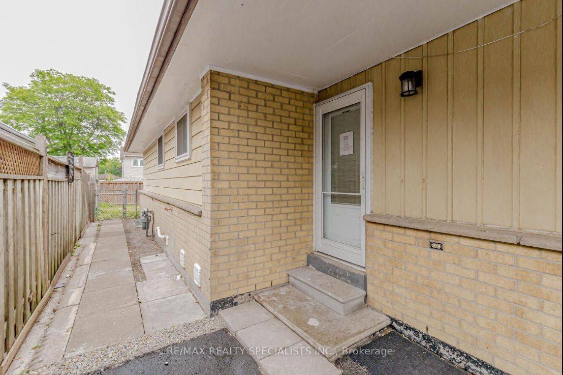 Brampton, ON L6V 2B8,39 Seaborn (Bsmt) RD S #Bsmt