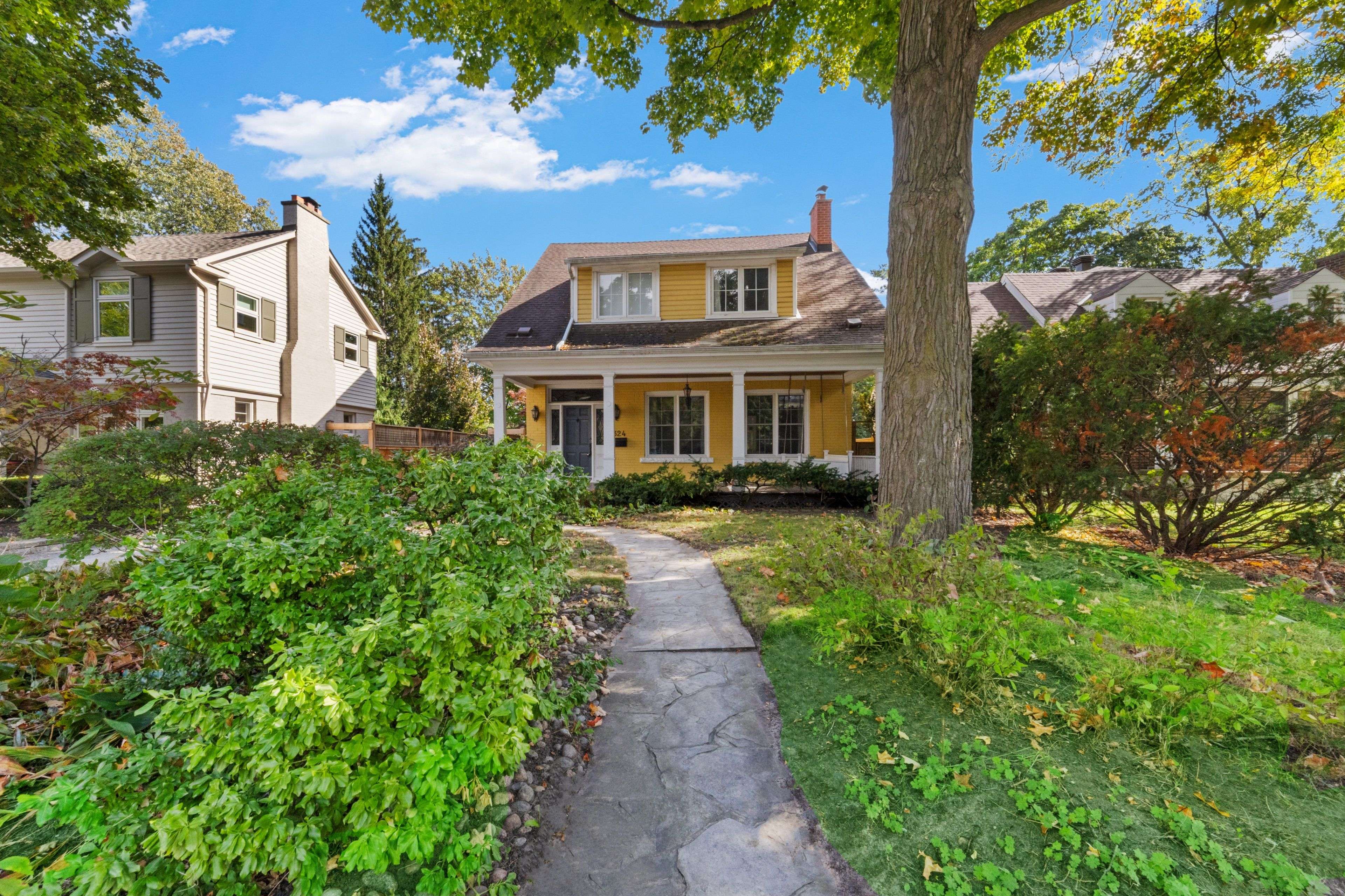 Oakville, ON L6J 2H1,324 Spruce ST