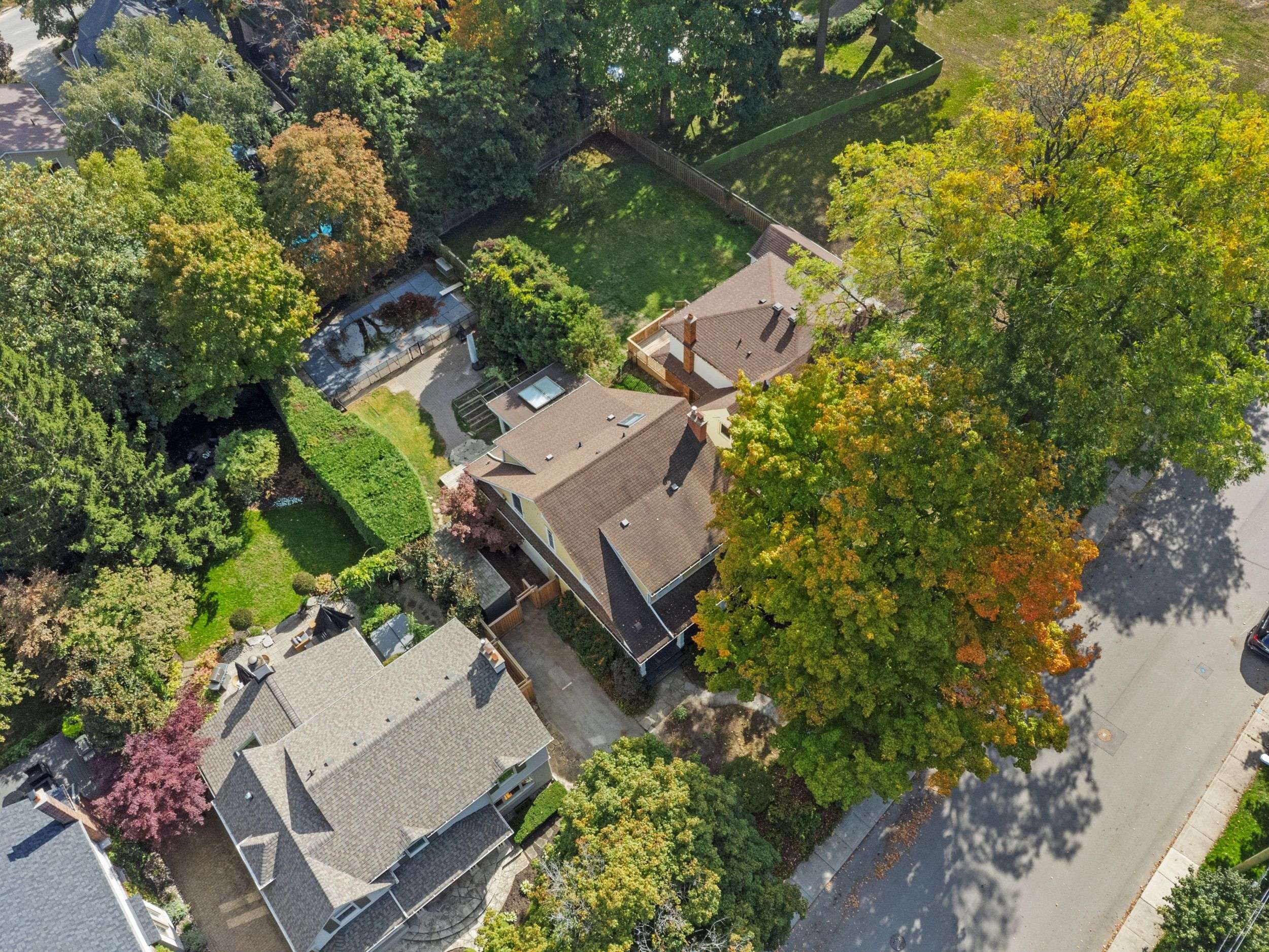 Oakville, ON L6J 2H1,324 Spruce ST