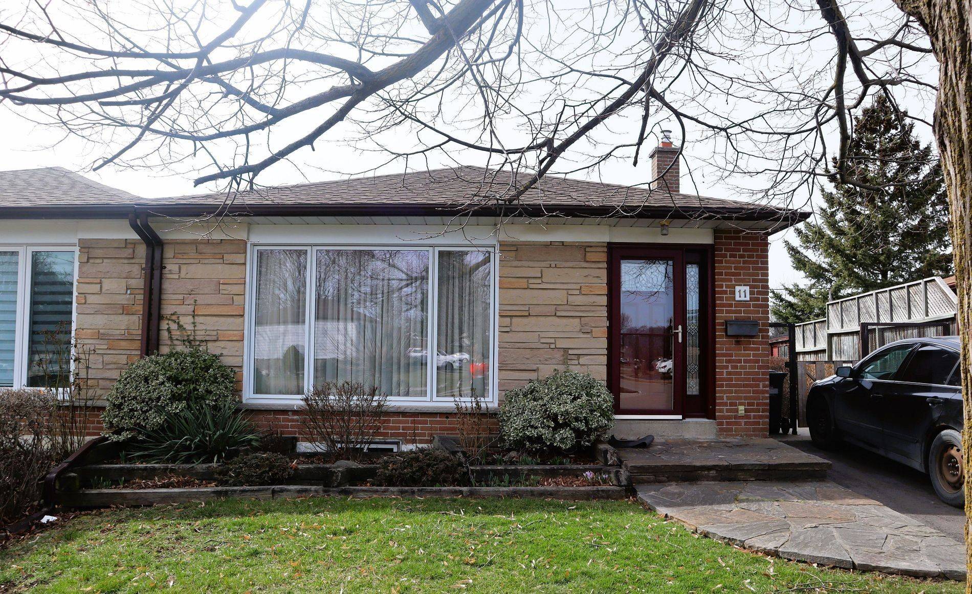 Brampton, ON L6T 2P3,11 Ascot AVE