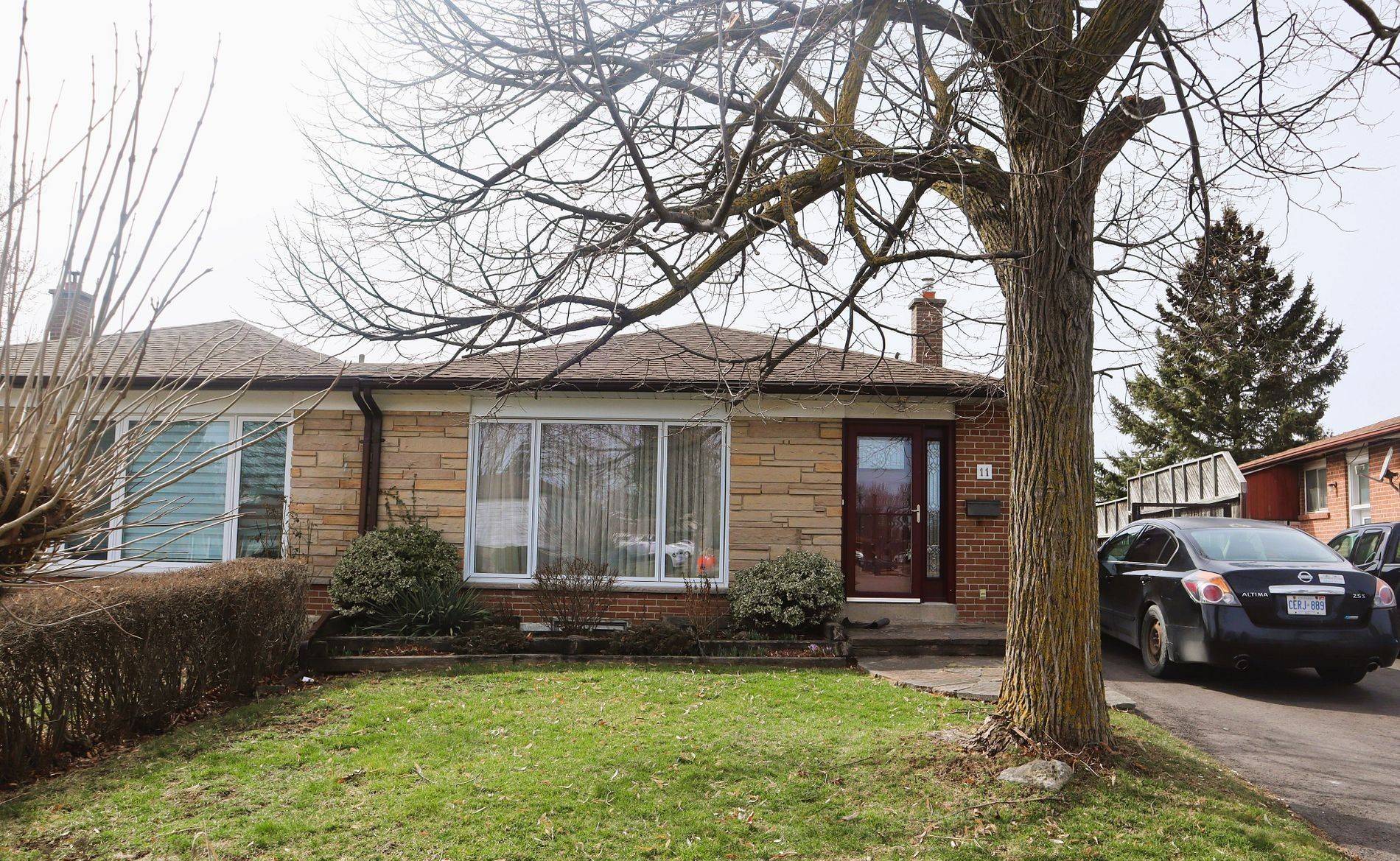 Brampton, ON L6T 2P3,11 Ascot AVE