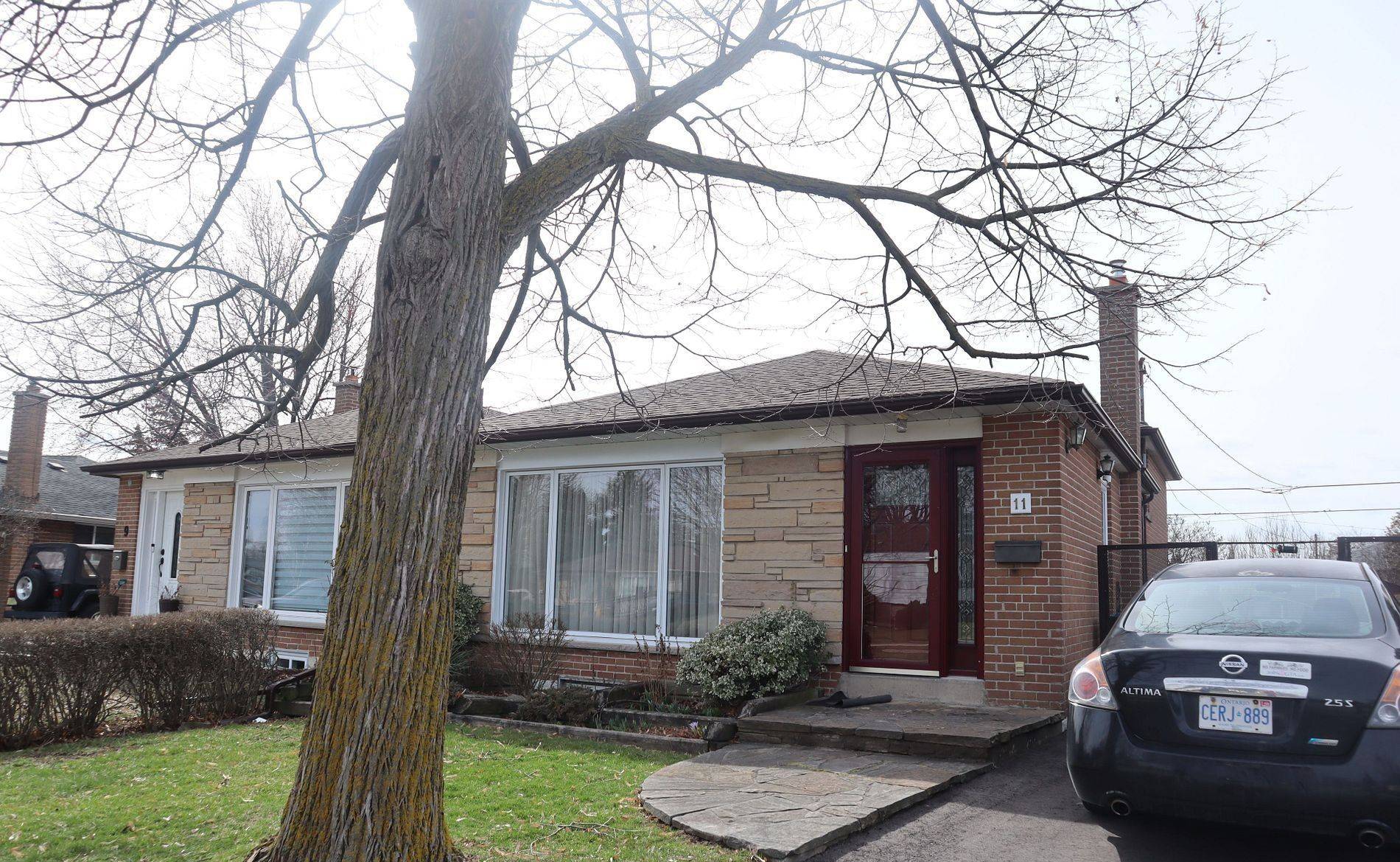 Brampton, ON L6T 2P3,11 Ascot AVE