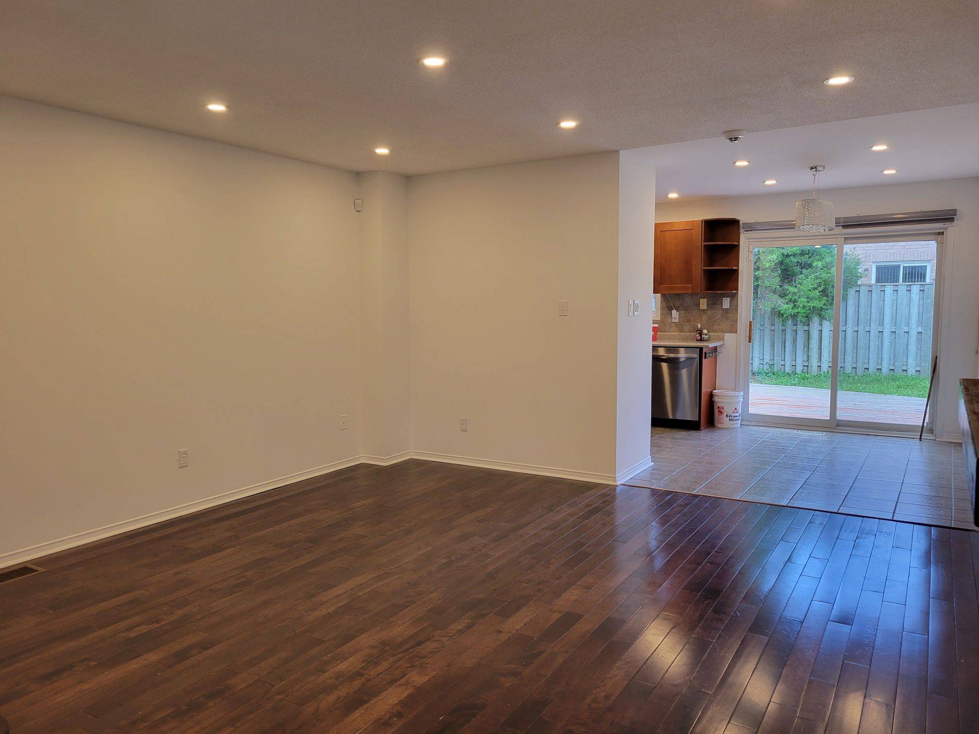 Mississauga, ON L5V 2N5,1068 Foxglove PL