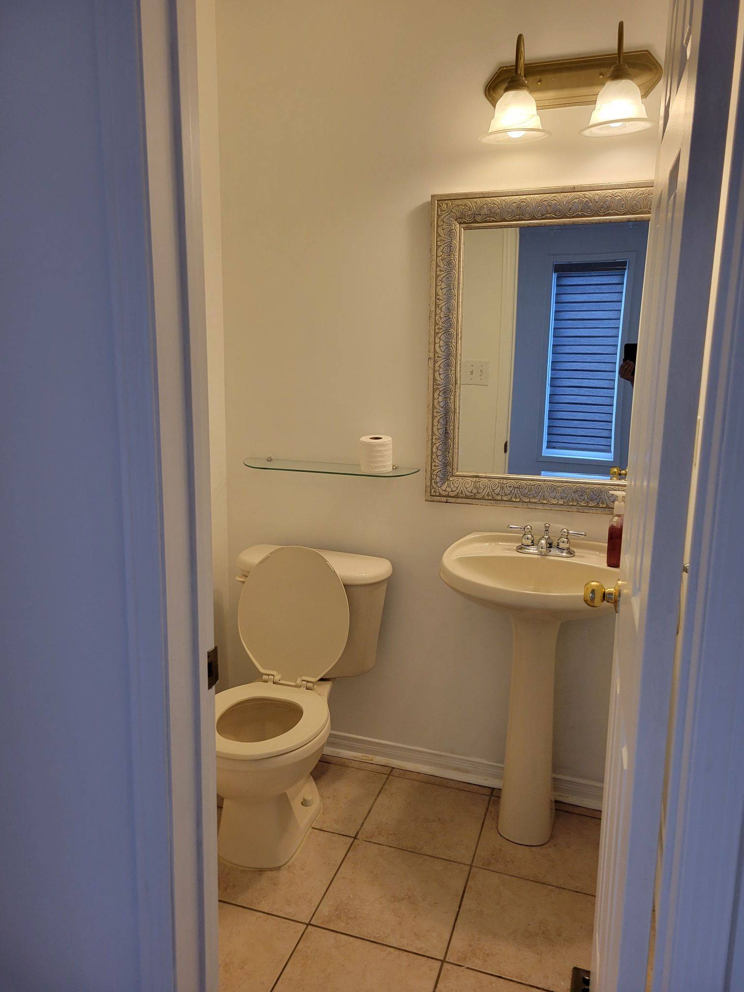 Mississauga, ON L5V 2N5,1068 Foxglove PL