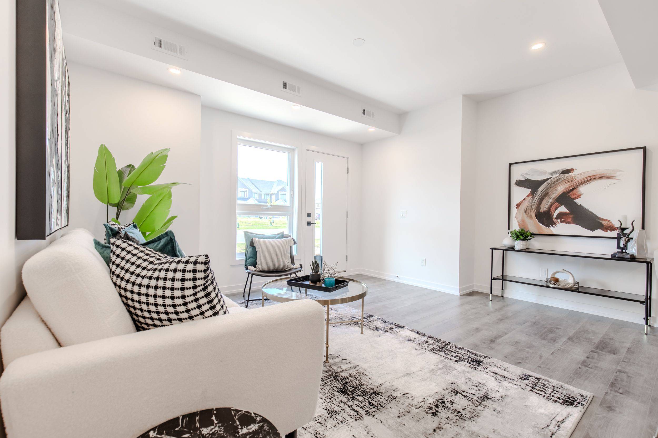 Hamilton, ON L8B 2A9,243 Burke ST