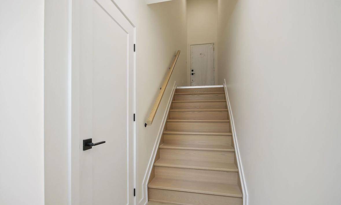 Dows Lake - Civic Hospital And Area, ON K1Y 2J2,241 BREEZEHILL AVE S #A2