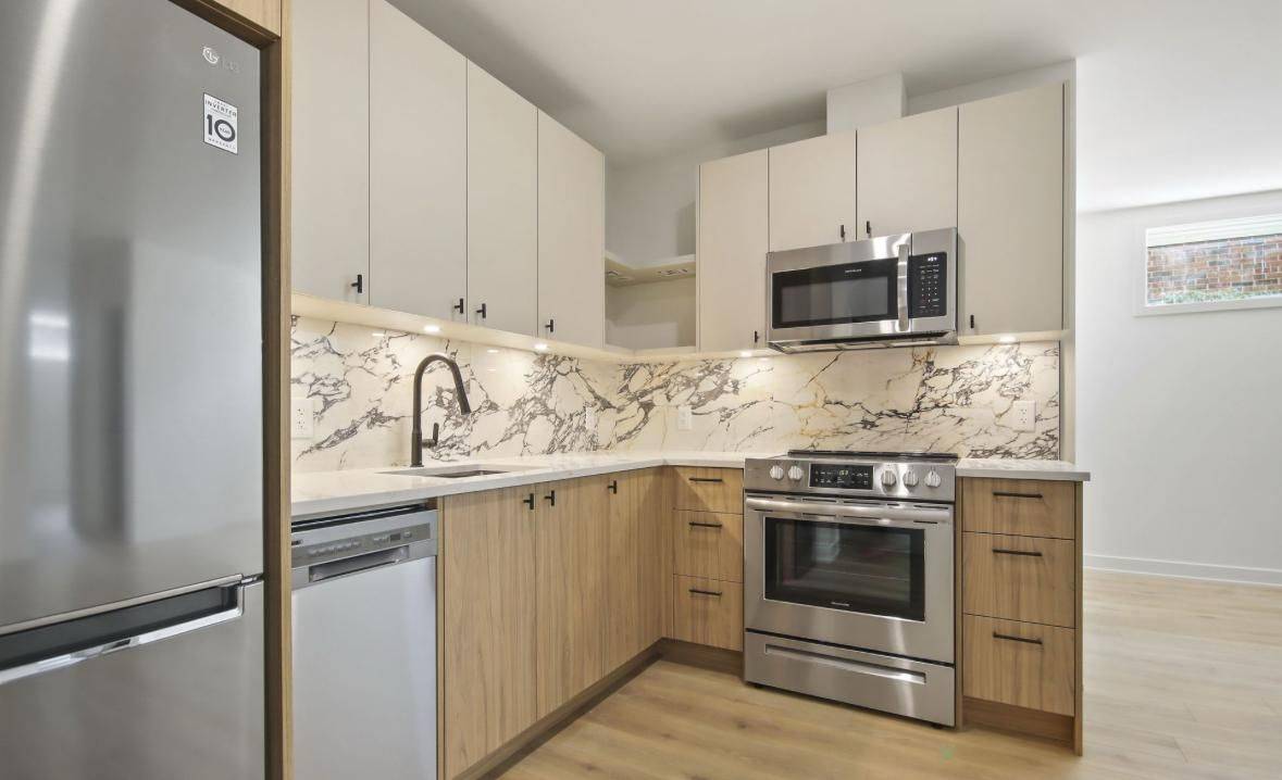 Dows Lake - Civic Hospital And Area, ON K1Y 2J2,241 BREEZEHILL AVE S #A2