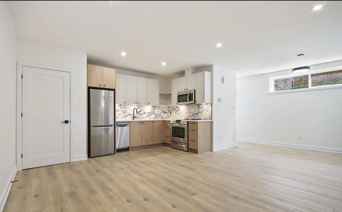 Dows Lake - Civic Hospital And Area, ON K1Y 2J2,241 BREEZEHILL AVE S #A2