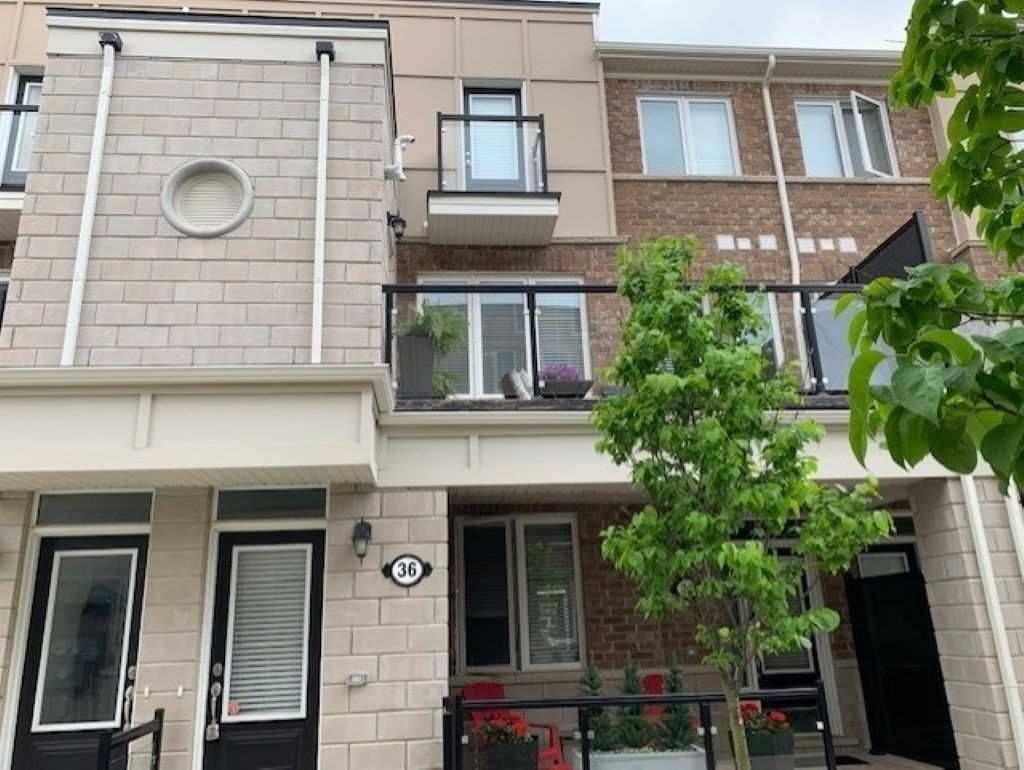 Kitchener, ON N2R 0L7,36 Daylily LN