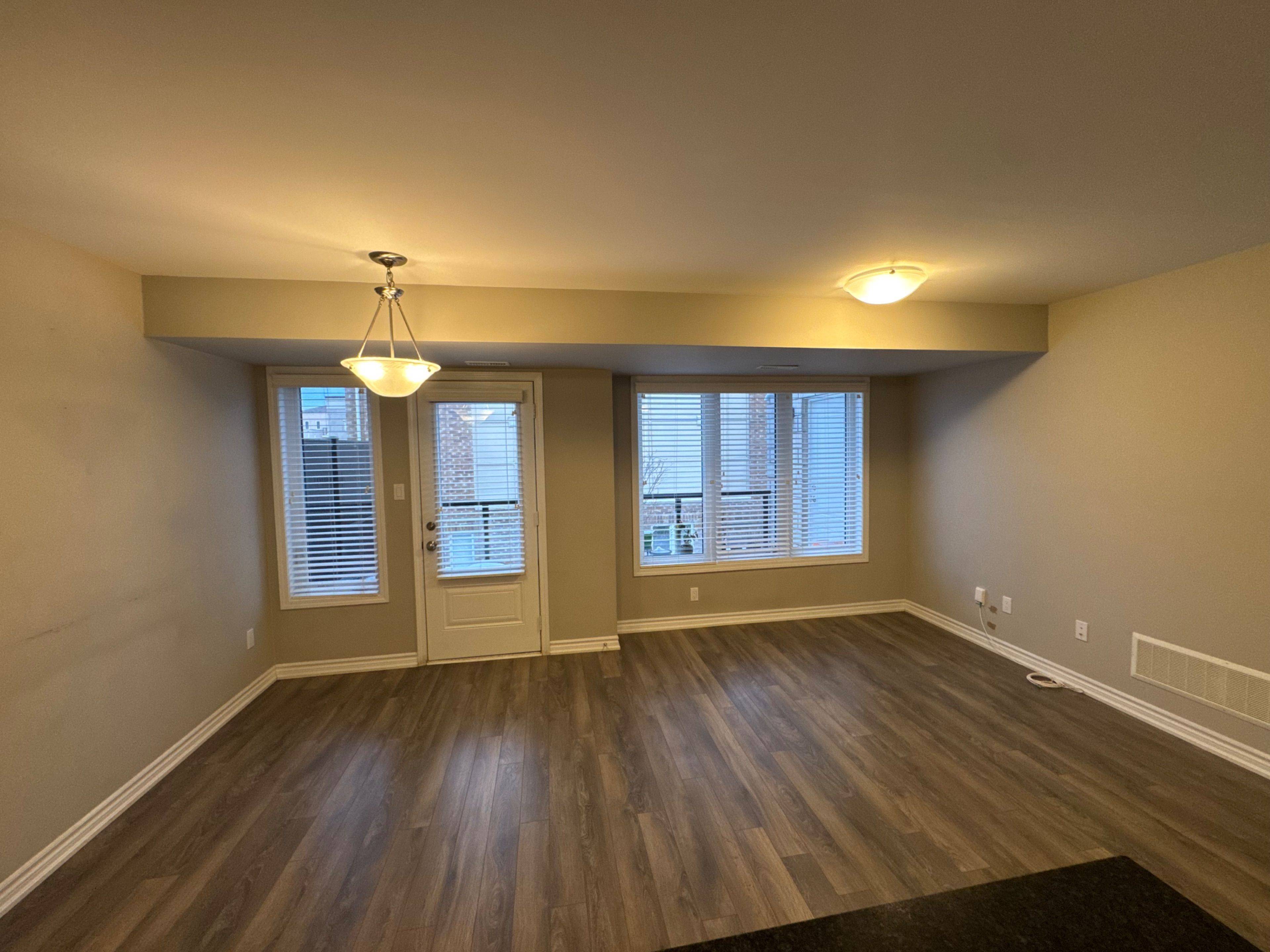 Kitchener, ON N2R 0L7,36 Daylily LN