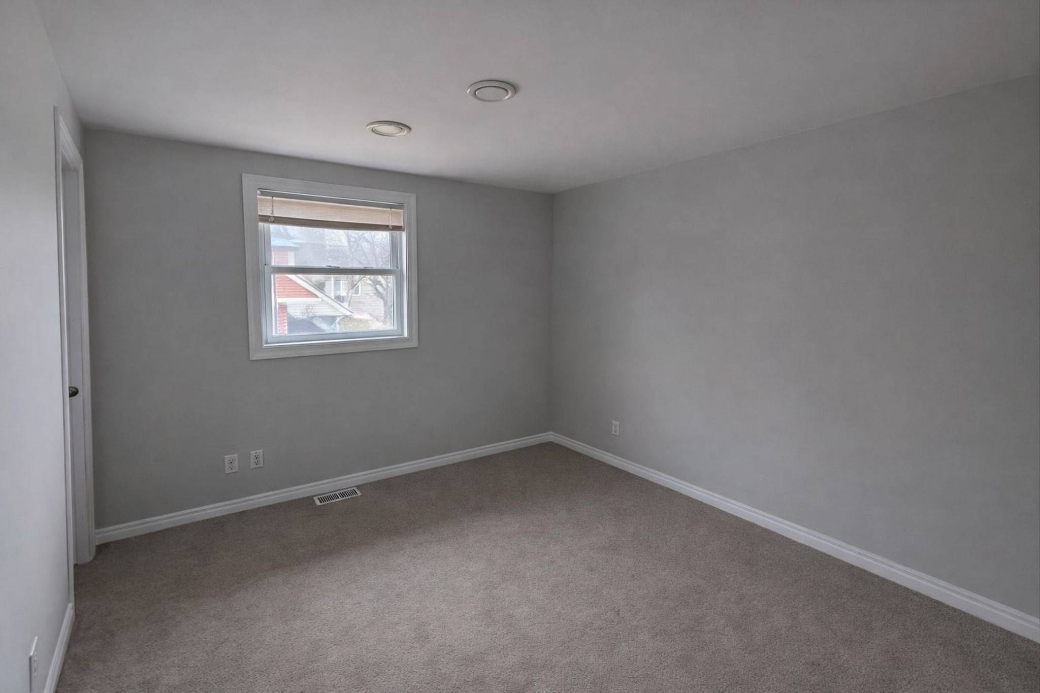 Niagara Falls, ON L2E 1T1,4942 Armoury ST