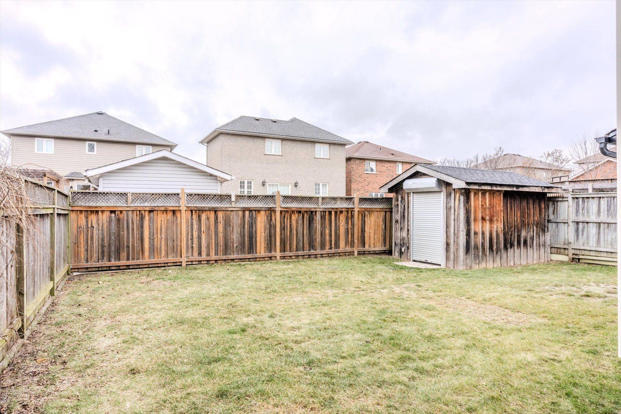 Hamilton, ON L8W 1C8,106 Eleanor AVE