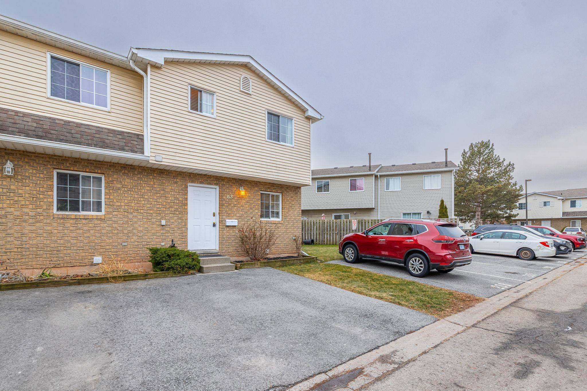 Niagara Falls, ON L2H 2X6,8136 Coventry RD #63