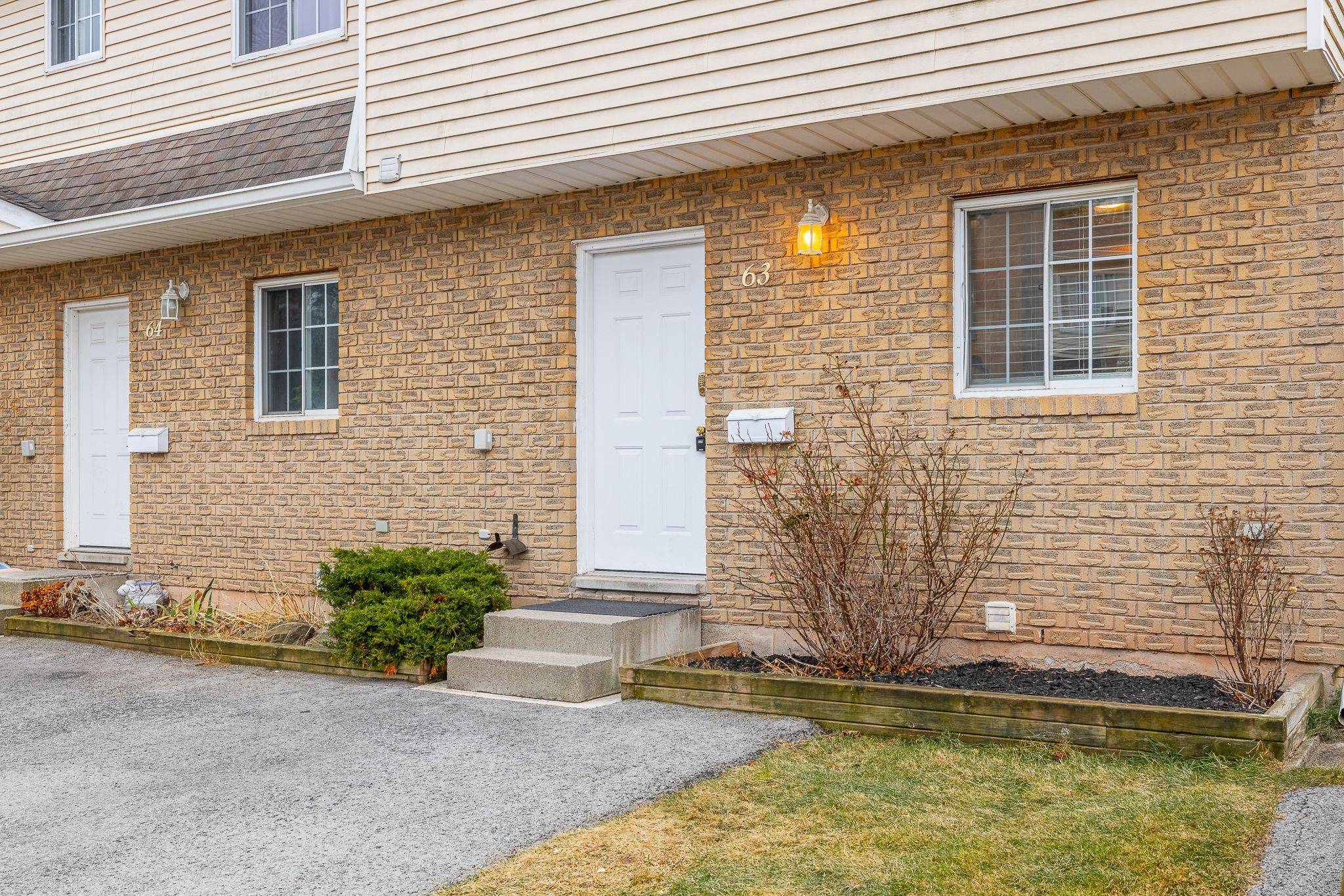 Niagara Falls, ON L2H 2X6,8136 Coventry RD #63