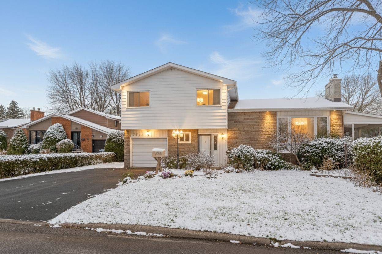 Elmvale Acres And Area, ON K1G 3E2,2221 Circle PL