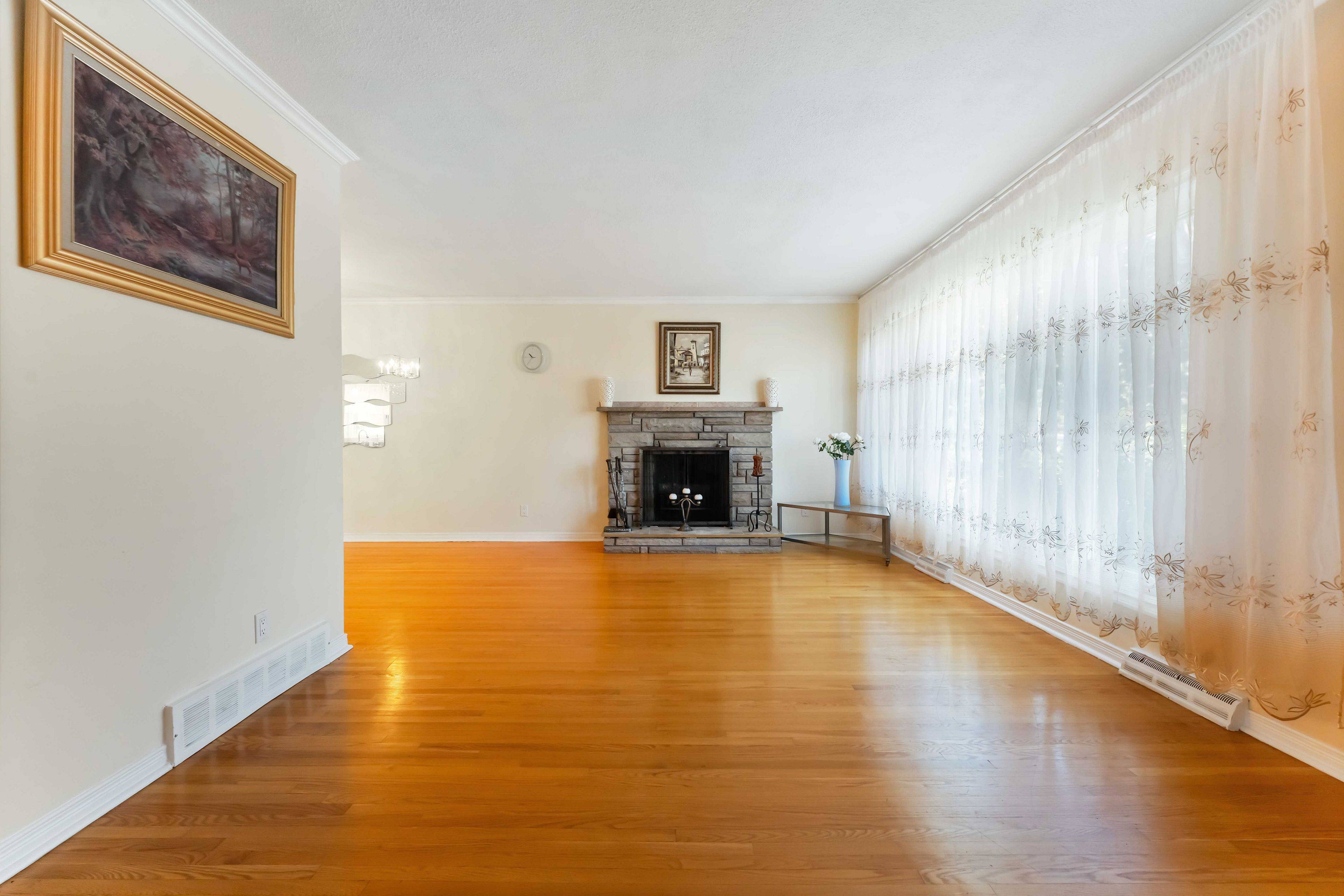 Elmvale Acres And Area, ON K1G 3E2,2221 Circle PL