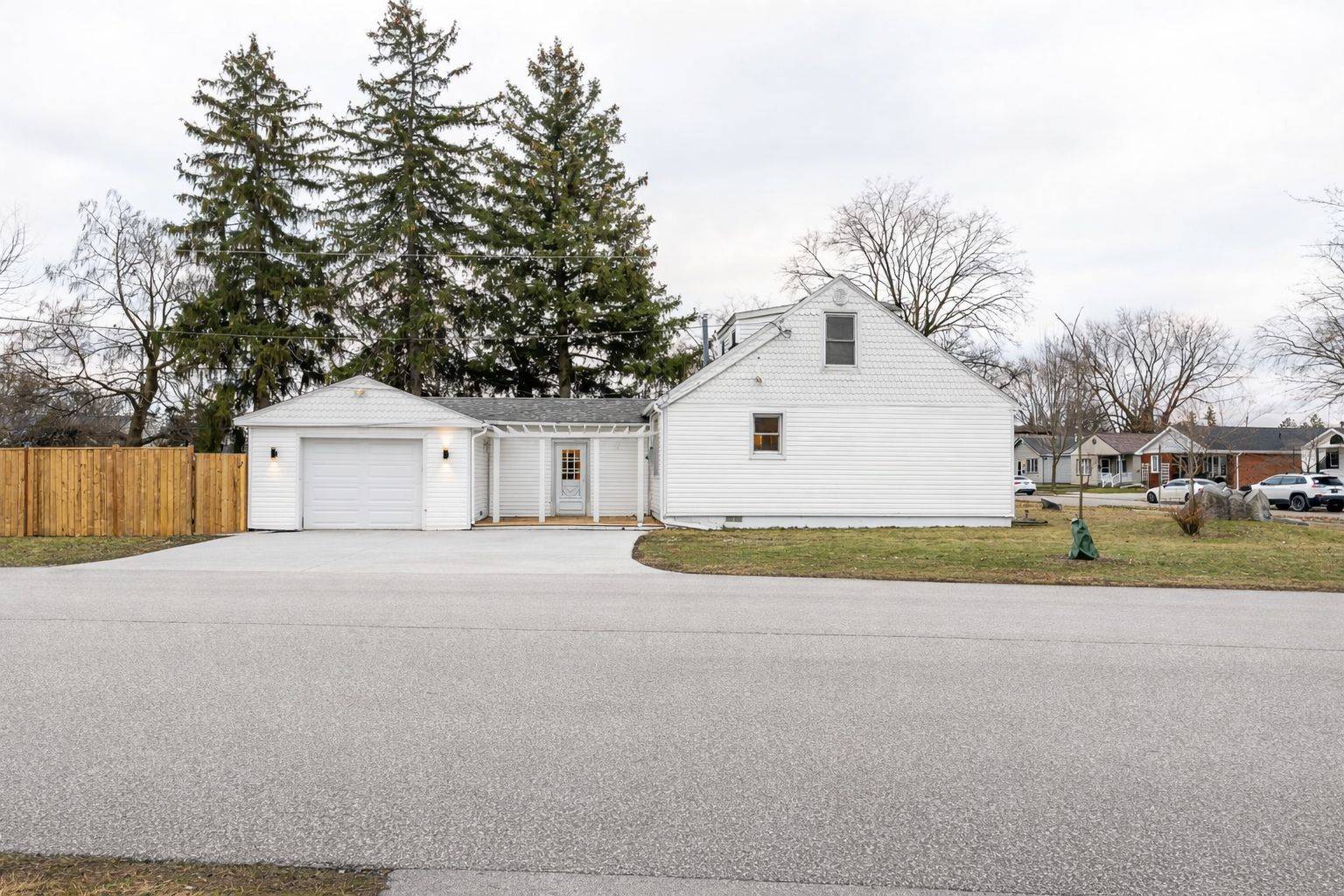 Windsor, ON N8T 2A6,1604 Buckingham DR