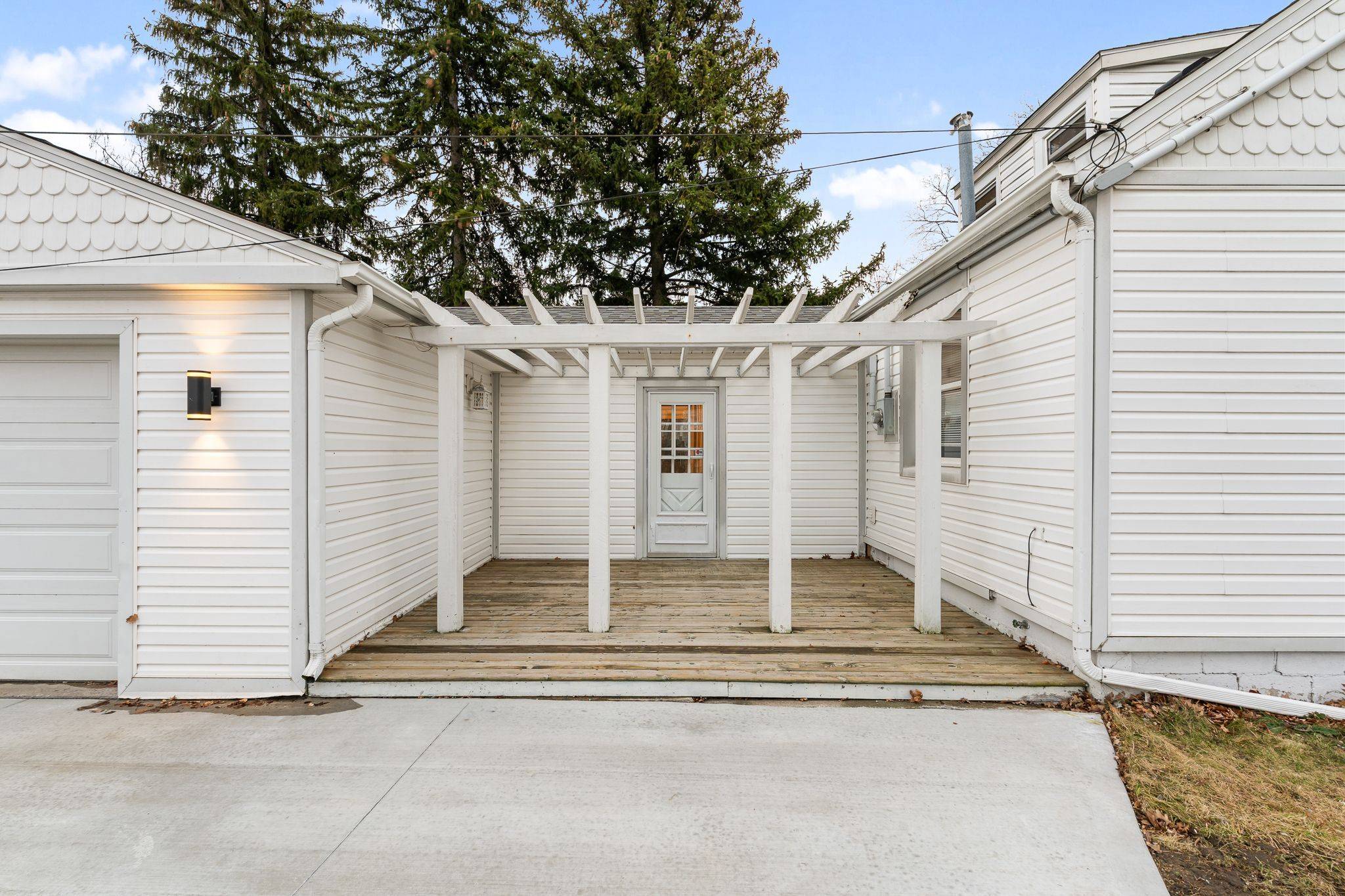 Windsor, ON N8T 2A6,1604 Buckingham DR