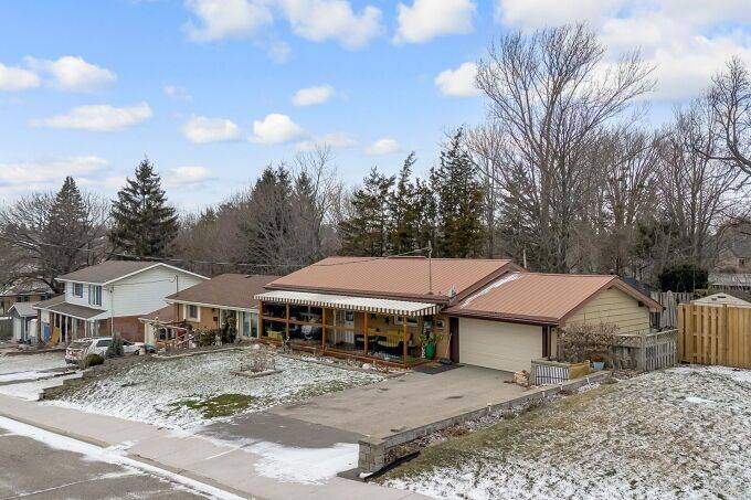 Norfolk, ON N3Y 1A3,49 Parker DR