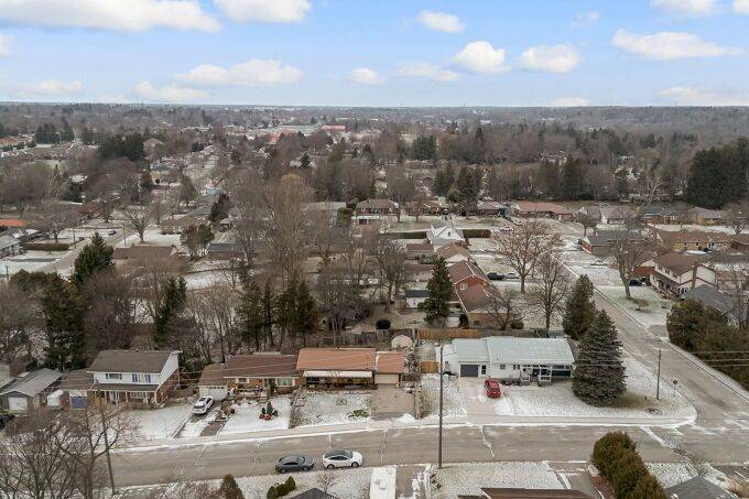 Norfolk, ON N3Y 1A3,49 Parker DR