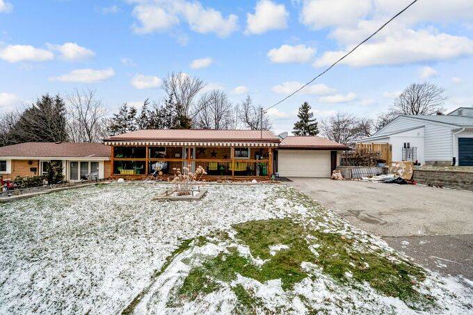 Norfolk, ON N3Y 1A3,49 Parker DR