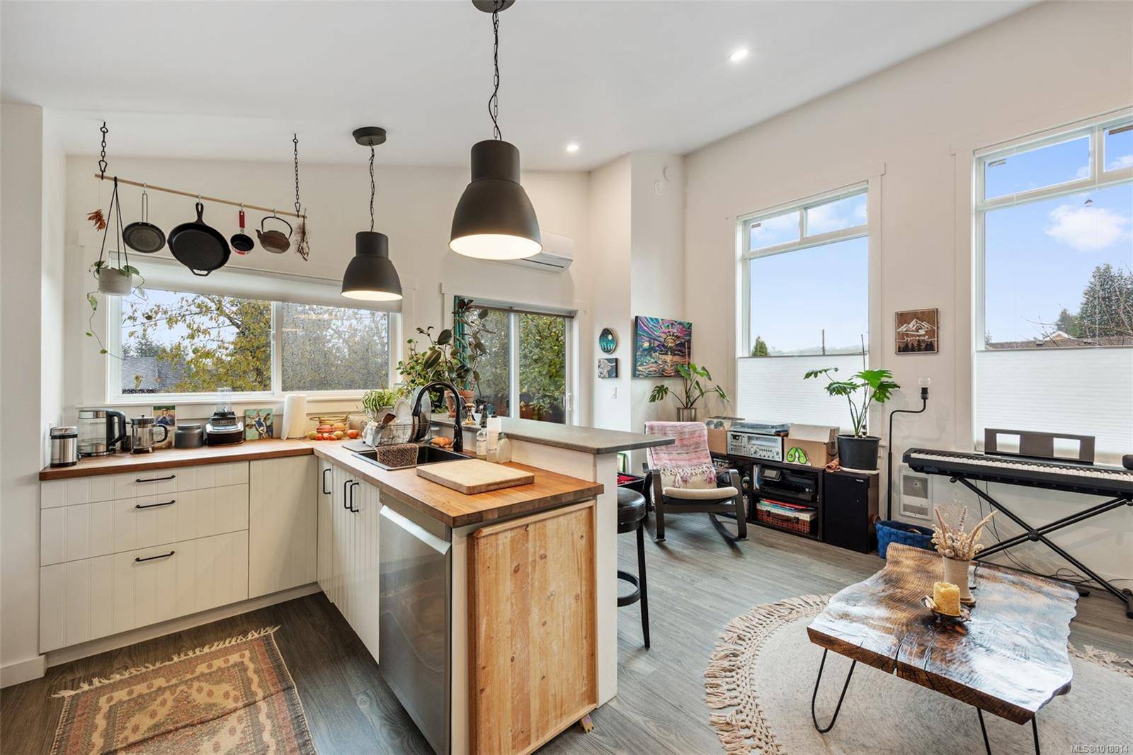 Cumberland, BC V0R 1S0,3328 Third St