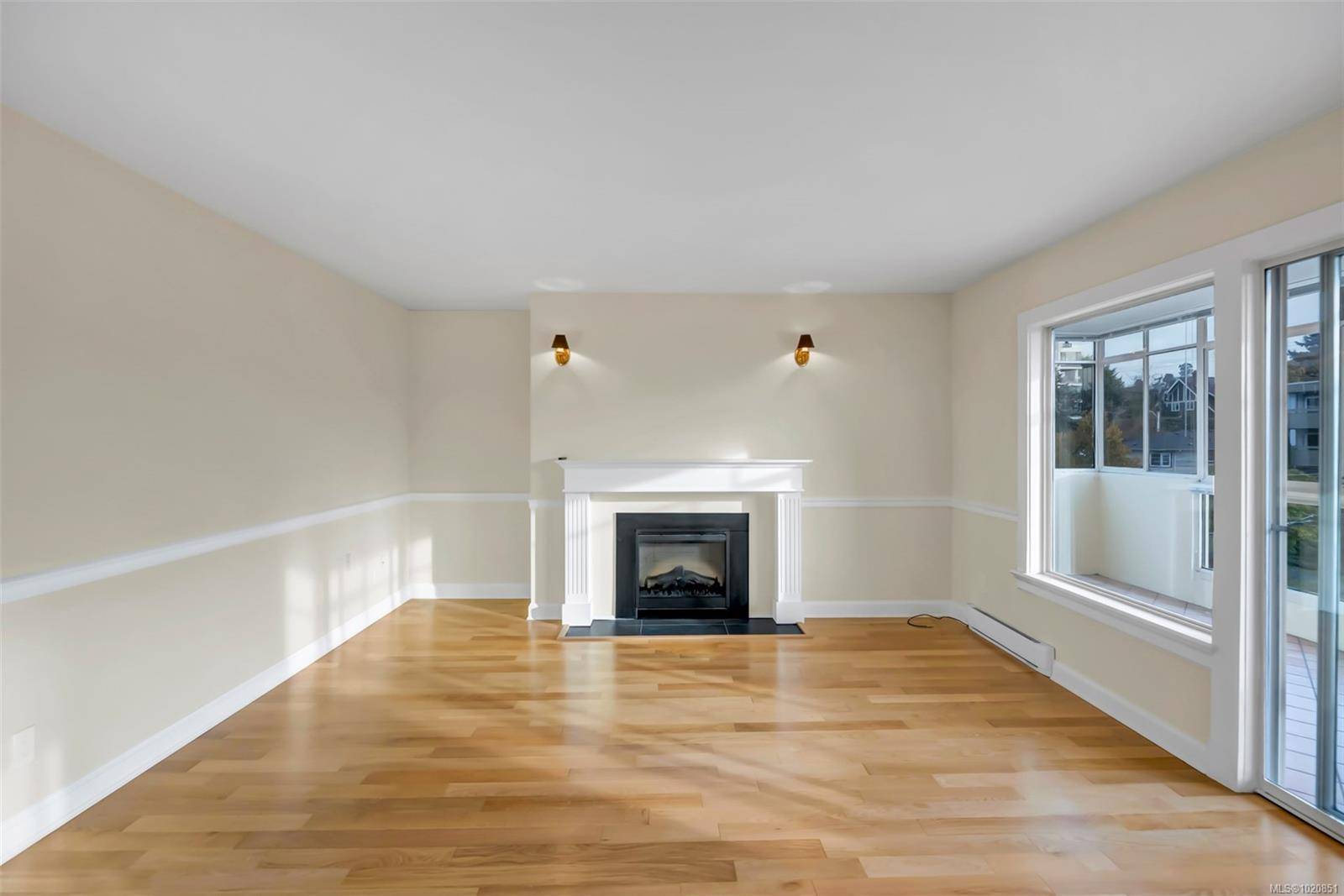 Victoria, BC V8V 4G3,420 Linden Ave #405