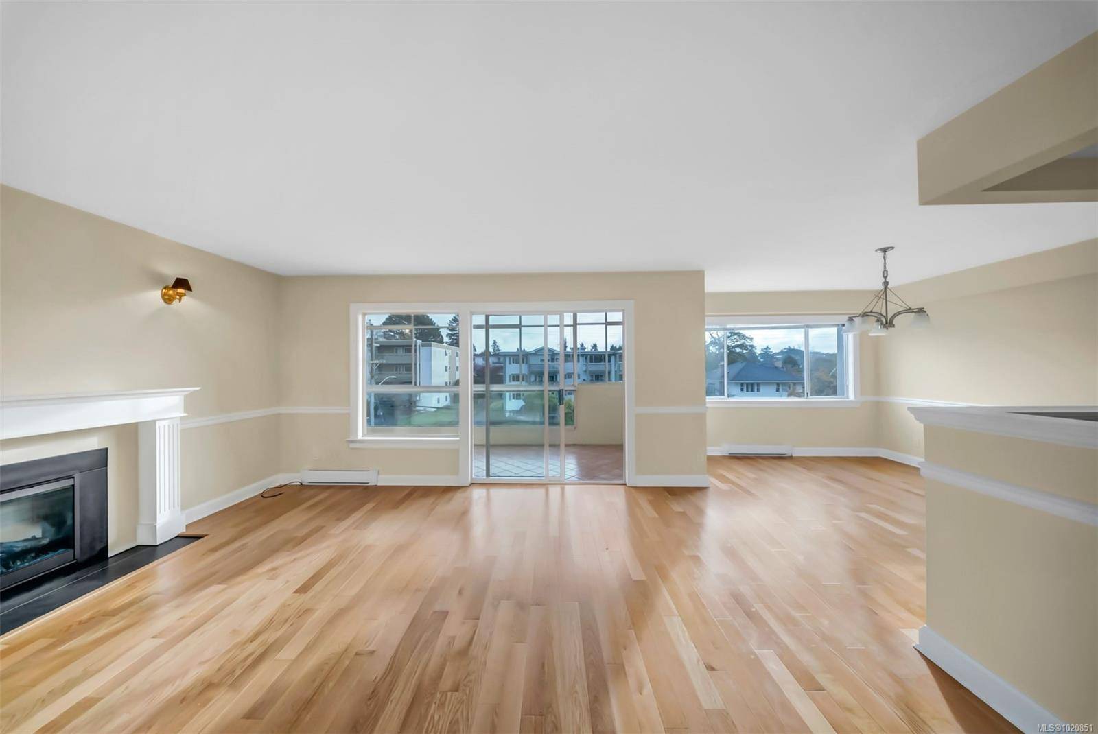 Victoria, BC V8V 4G3,420 Linden Ave #405