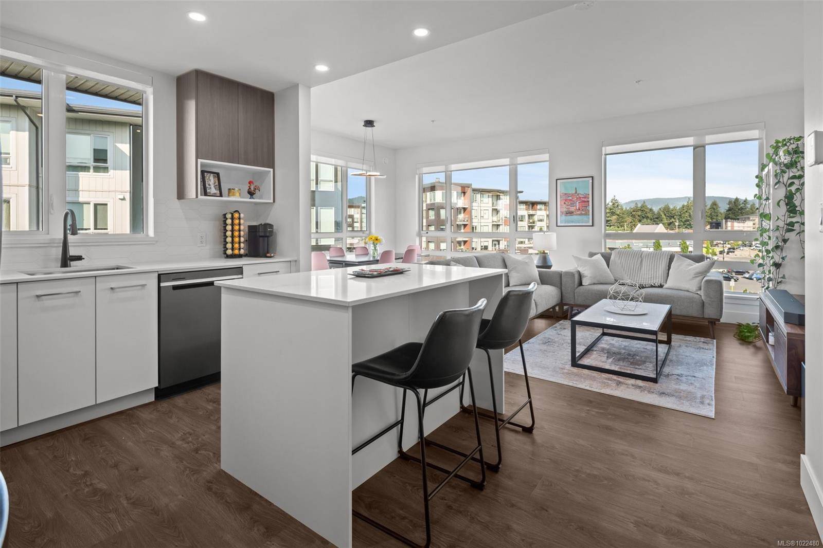 Langford, BC V9B 0W8,920 Reunion Ave #444