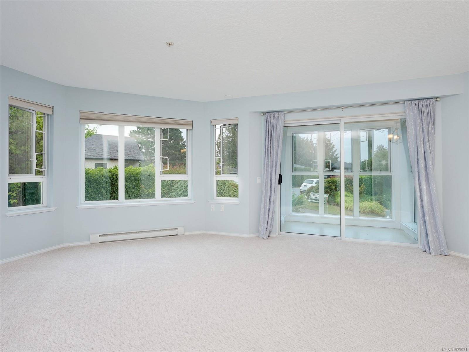 Saanich, BC V8P 5T2,1521 Church Ave #206