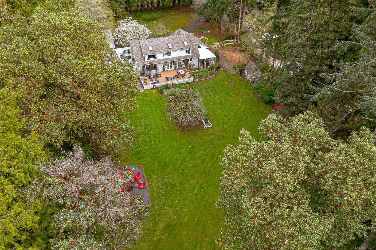 Saanich, BC V8Y 1W4,5182 Santa Clara Ave