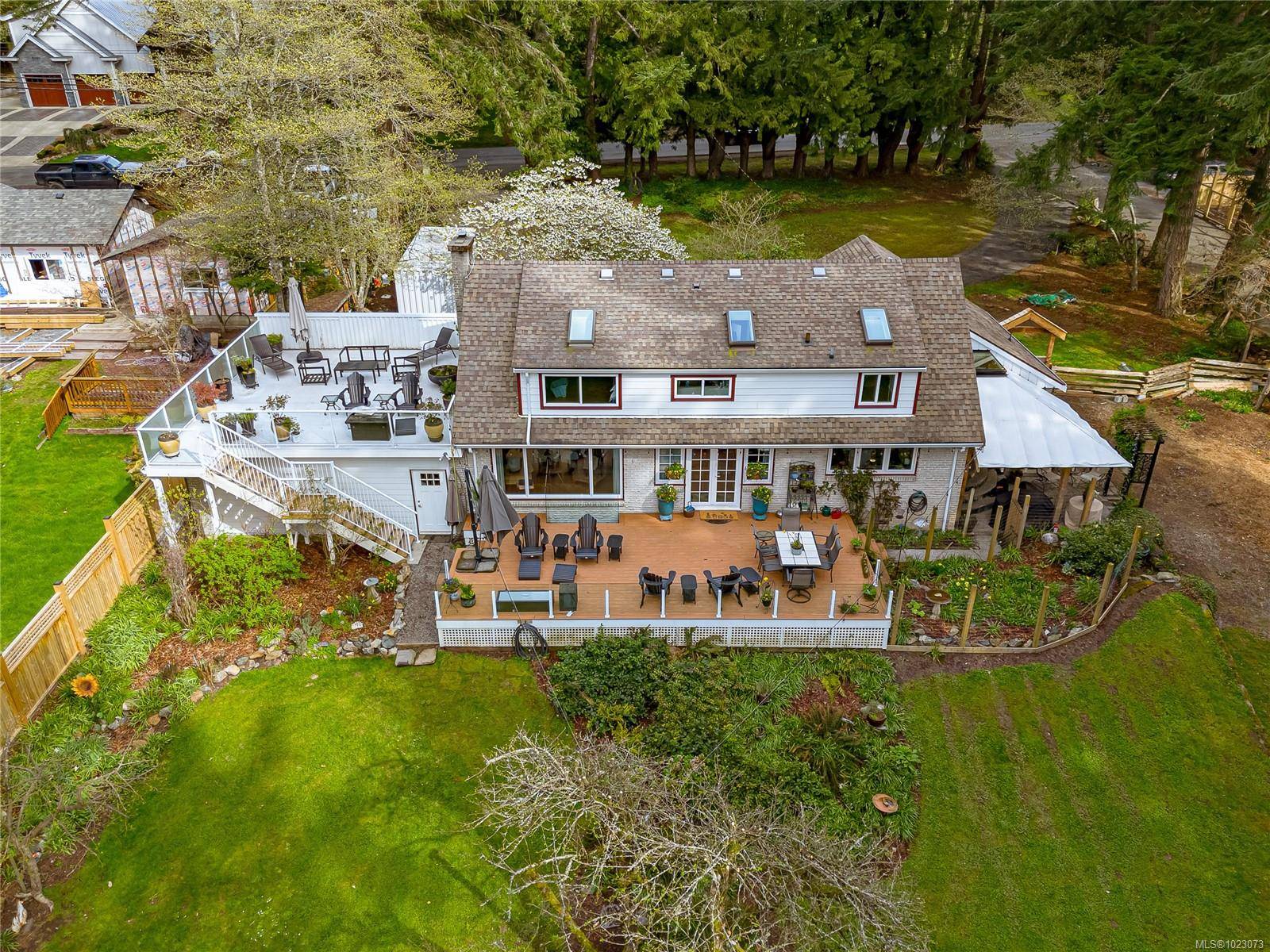 Saanich, BC V8Y 1W4,5182 Santa Clara Ave