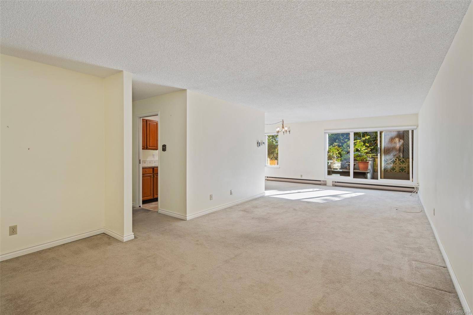 Victoria, BC V8V 4T5,1149 Rockland Ave #108