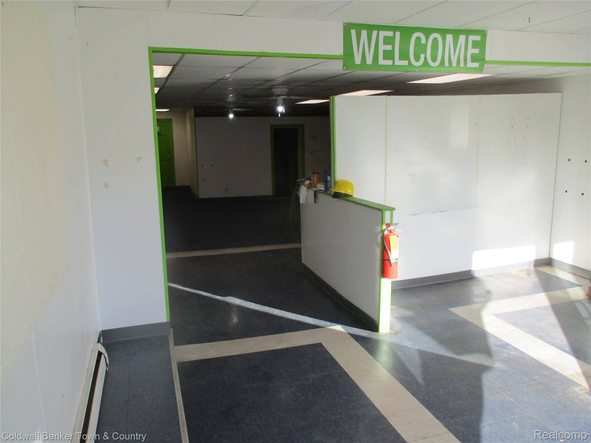 Owosso, MI 48867,910 W Main ST