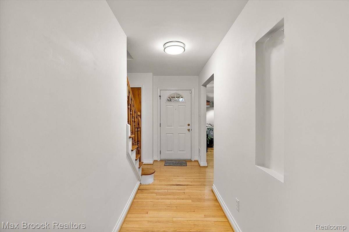 Beverly Hills, MI 48025,32350 Sheridan DR