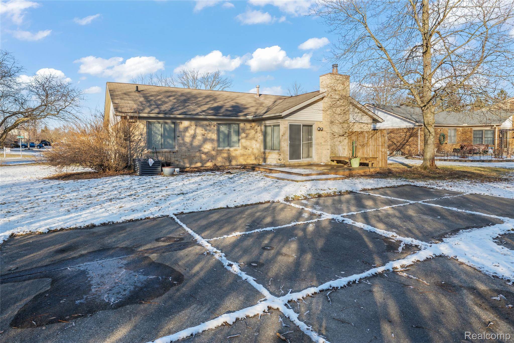 Novi, MI 48375,40661 Oakwood DR