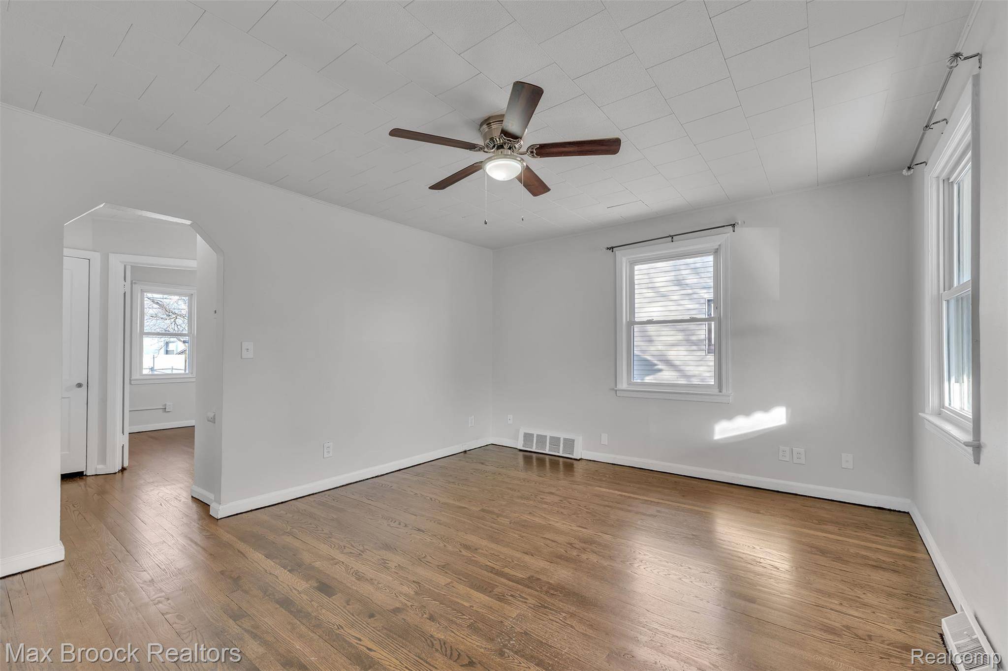 Southgate, MI 48195,13680 Agnes ST