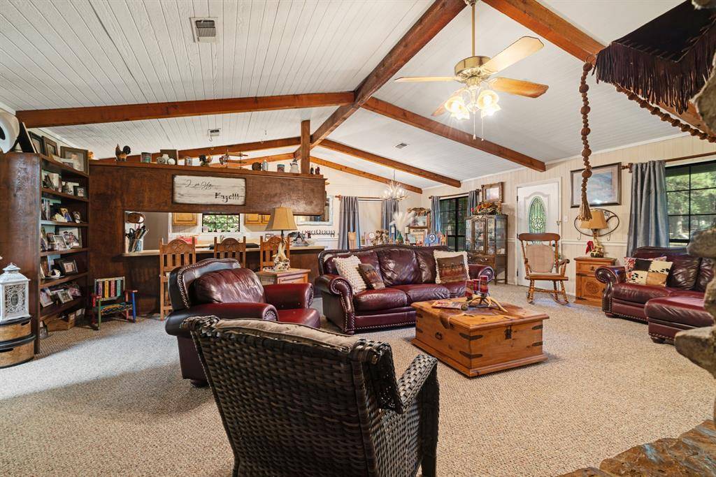 10510 US Highway 82 E, Blossom, TX 75416