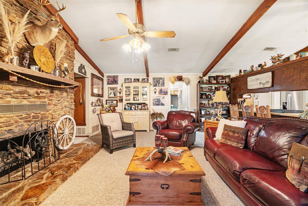 10510 US Highway 82 E, Blossom, TX 75416