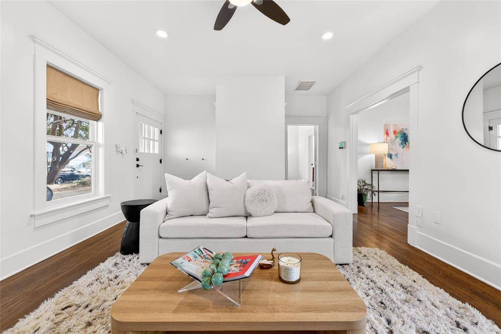 Dallas, TX 75208,631 N Winnetka Avenue