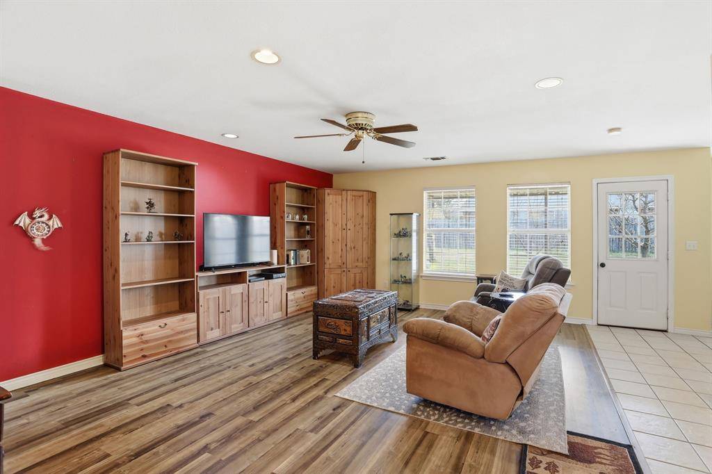 Howe, TX 75459,921 Calder Street