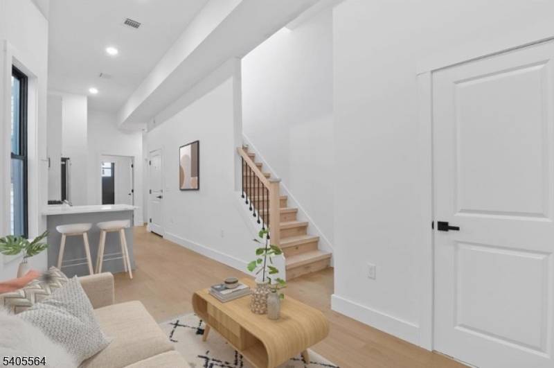 Jersey City, NJ 07307,291 New York Ave #4